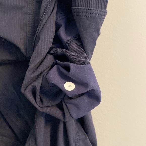 Lululemon - Picture 3 of 4